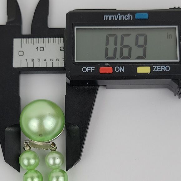 Vintage Light Soft Green Necklace Made in Japan Graduated Beads Two Strands 20in - Picture 8 of 11